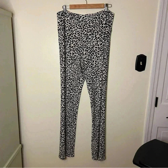 Revolve Norma Kamali Leopard Straight Leg Pant/Legging Size L - Picture 3 of 5